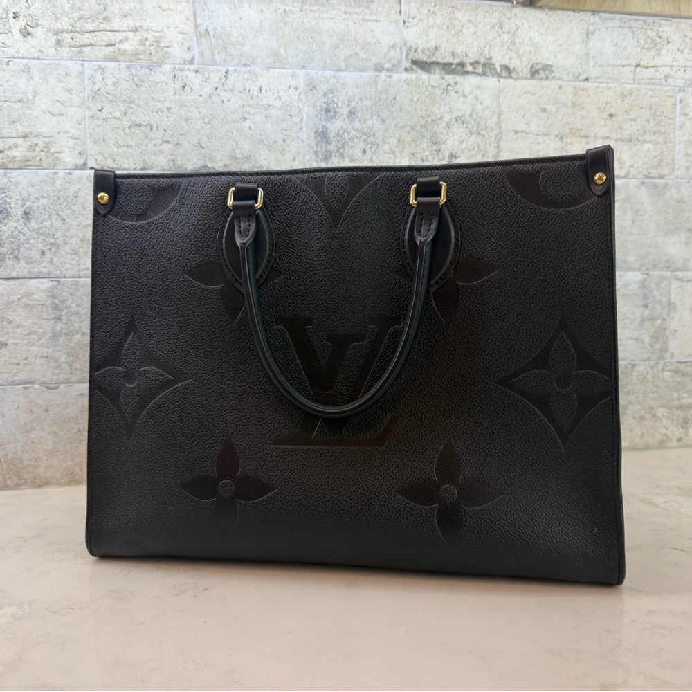 Black Louis Vuitton On The Go MM Bag